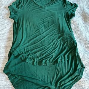 Latched Mama Emerald Green Short Sleeve V-Neck Tunic